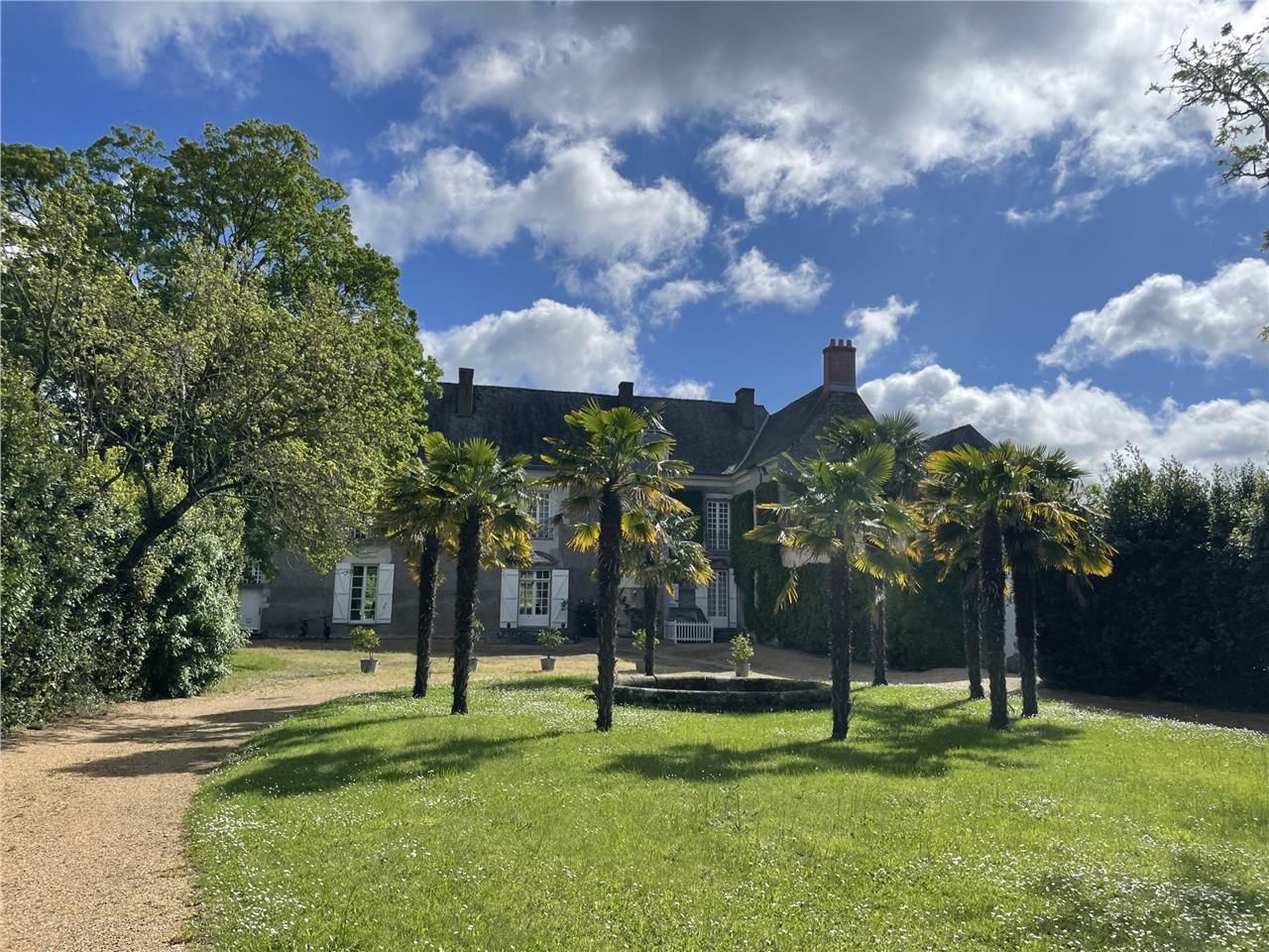 Dans un cadre de travail paisible et prestigieux,