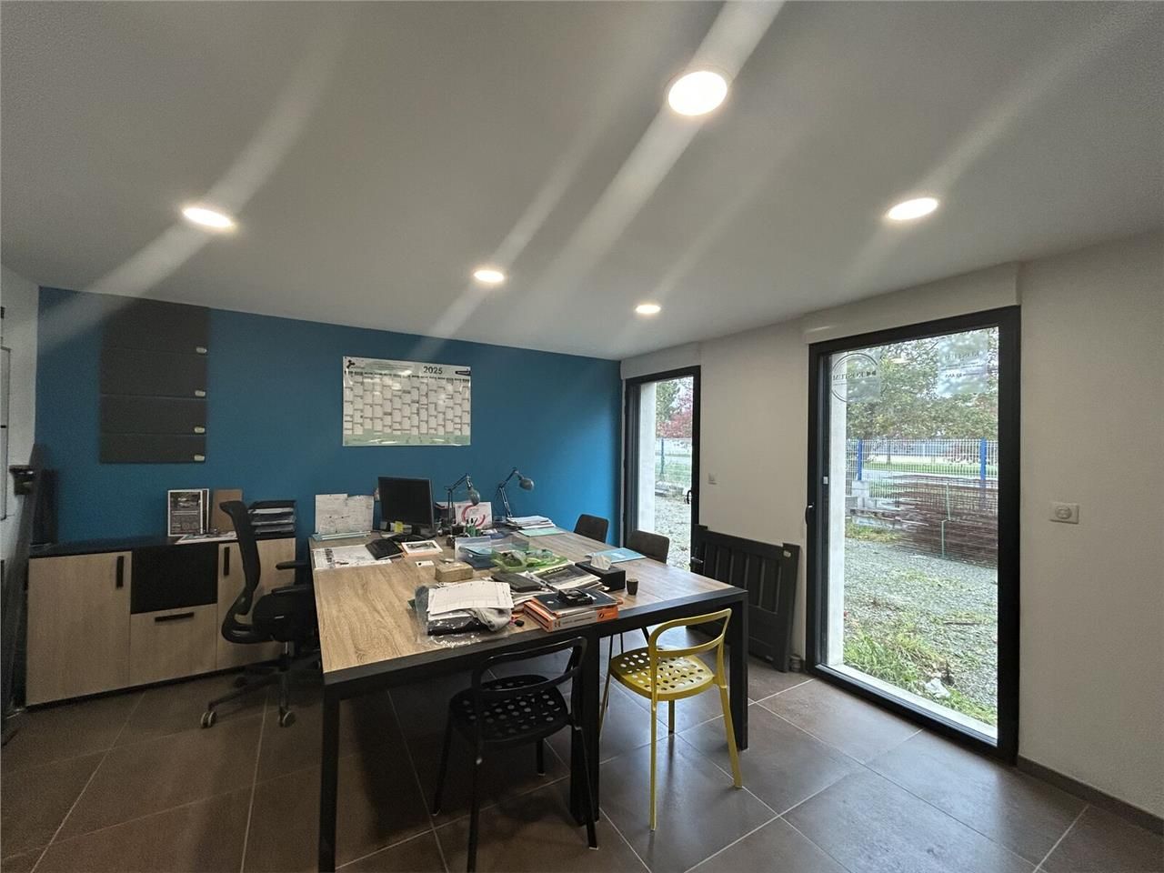 Situé dans la zone d'activité de l'Abbaye à Pontc