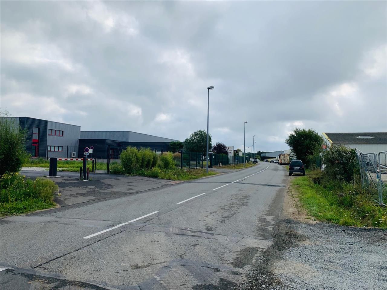 Dans un complexe artisanal composé de 21 cellules