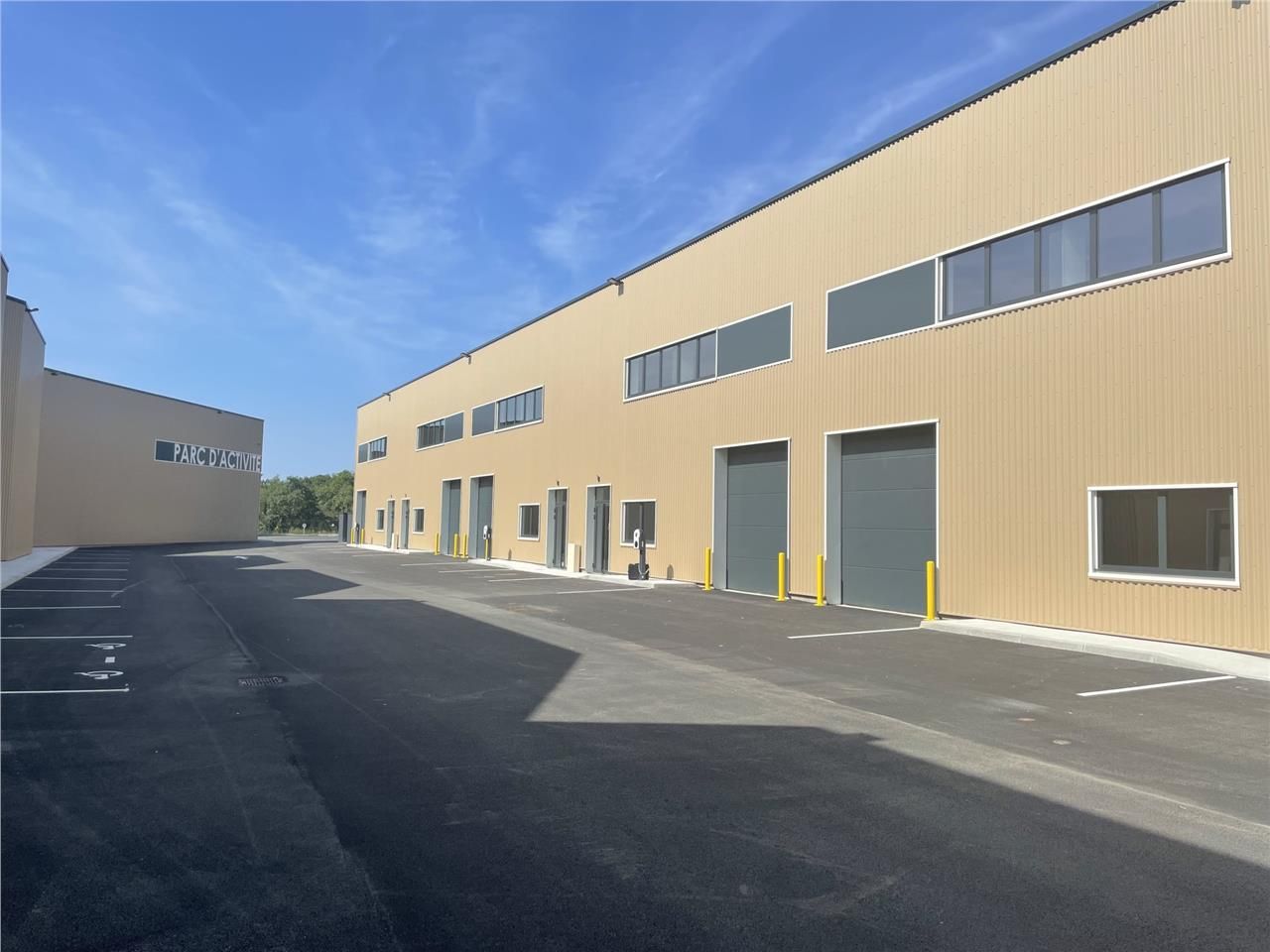 Proche des axes auto-routiers (autoroute A11 Nant