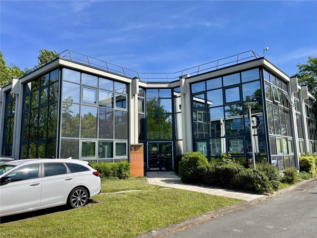 À louer, des bureaux rénovés de 225 m² situés au 