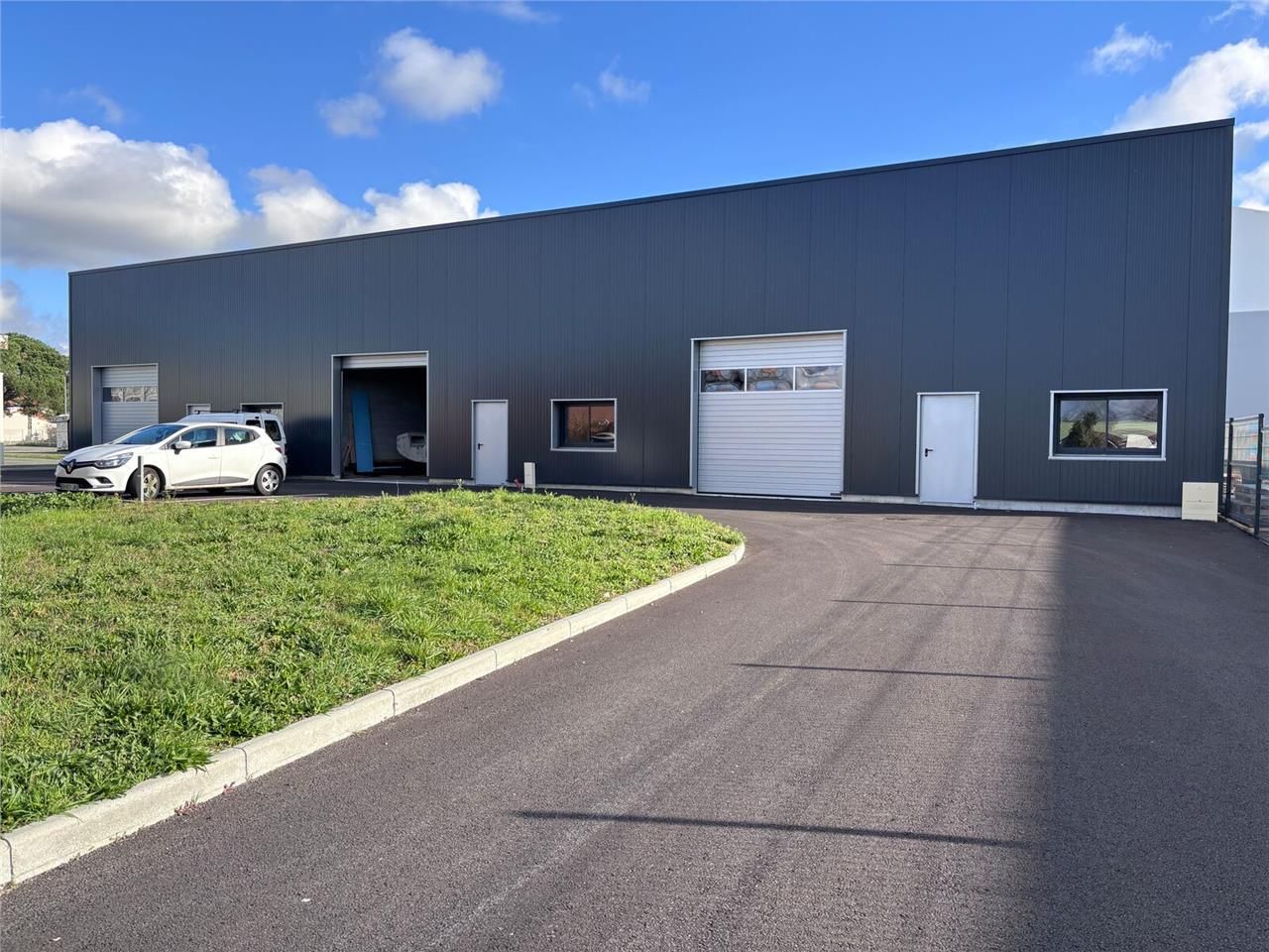 Locaux d'activité à louer à Machecoul, d'une supe