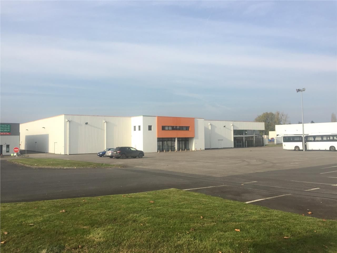 Local commercial d'une surface totale d'environ 2