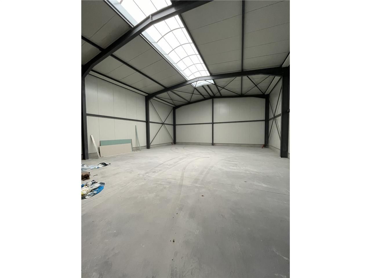 Nous vous proposons à la location deux cellules d