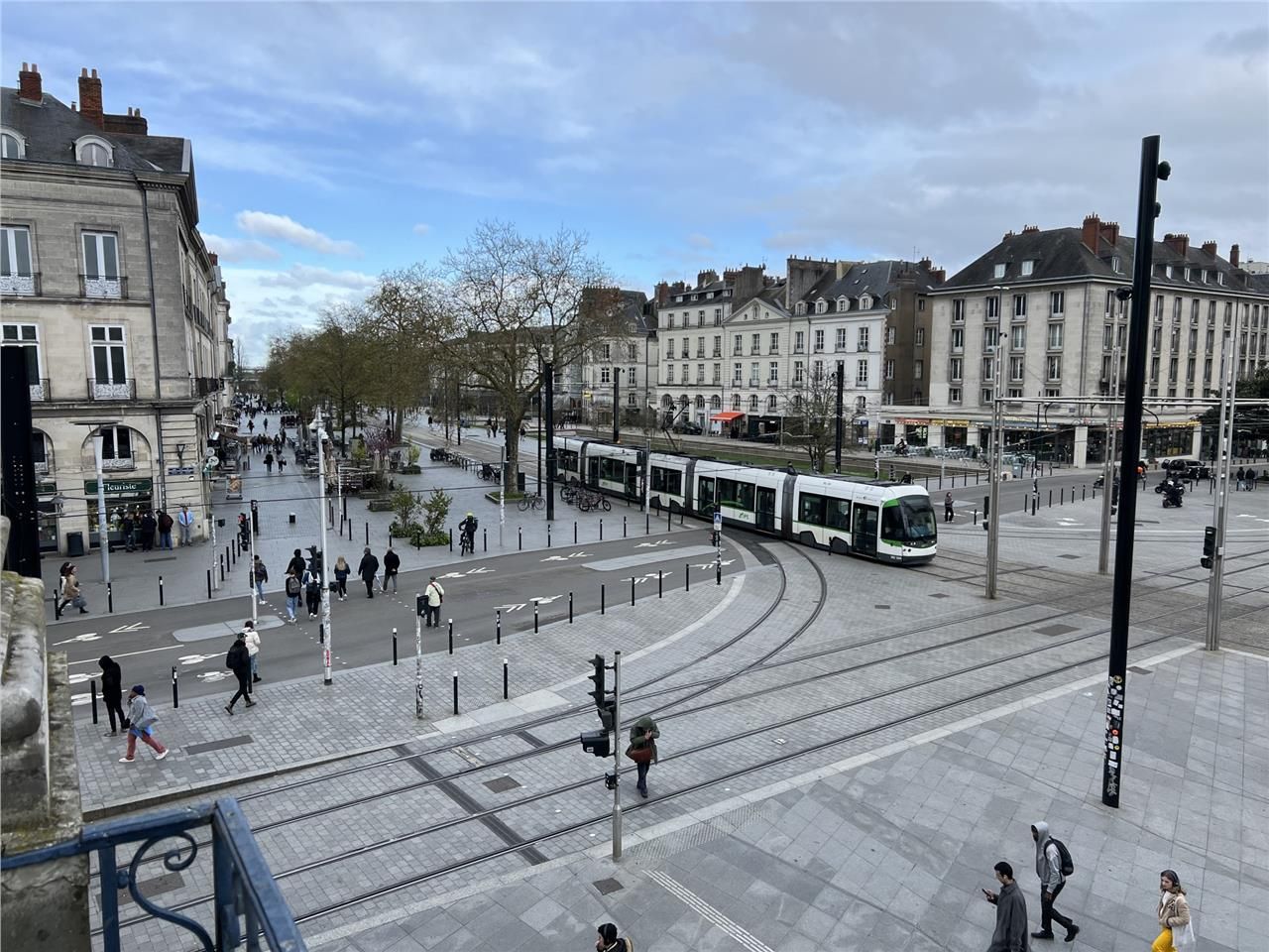 Nous vous proposons à la location une surface de 