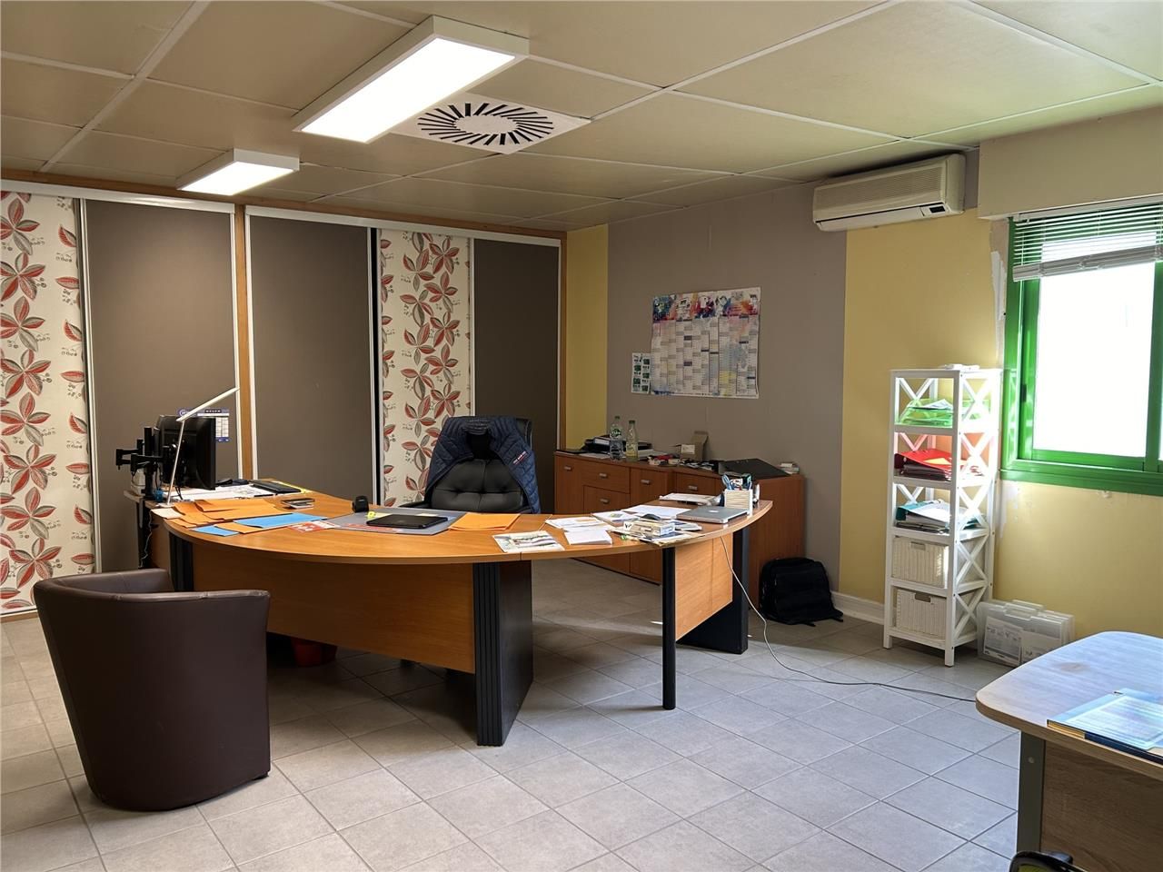 Au sein de la zone d'activité de BRAIS  à ST NAZA