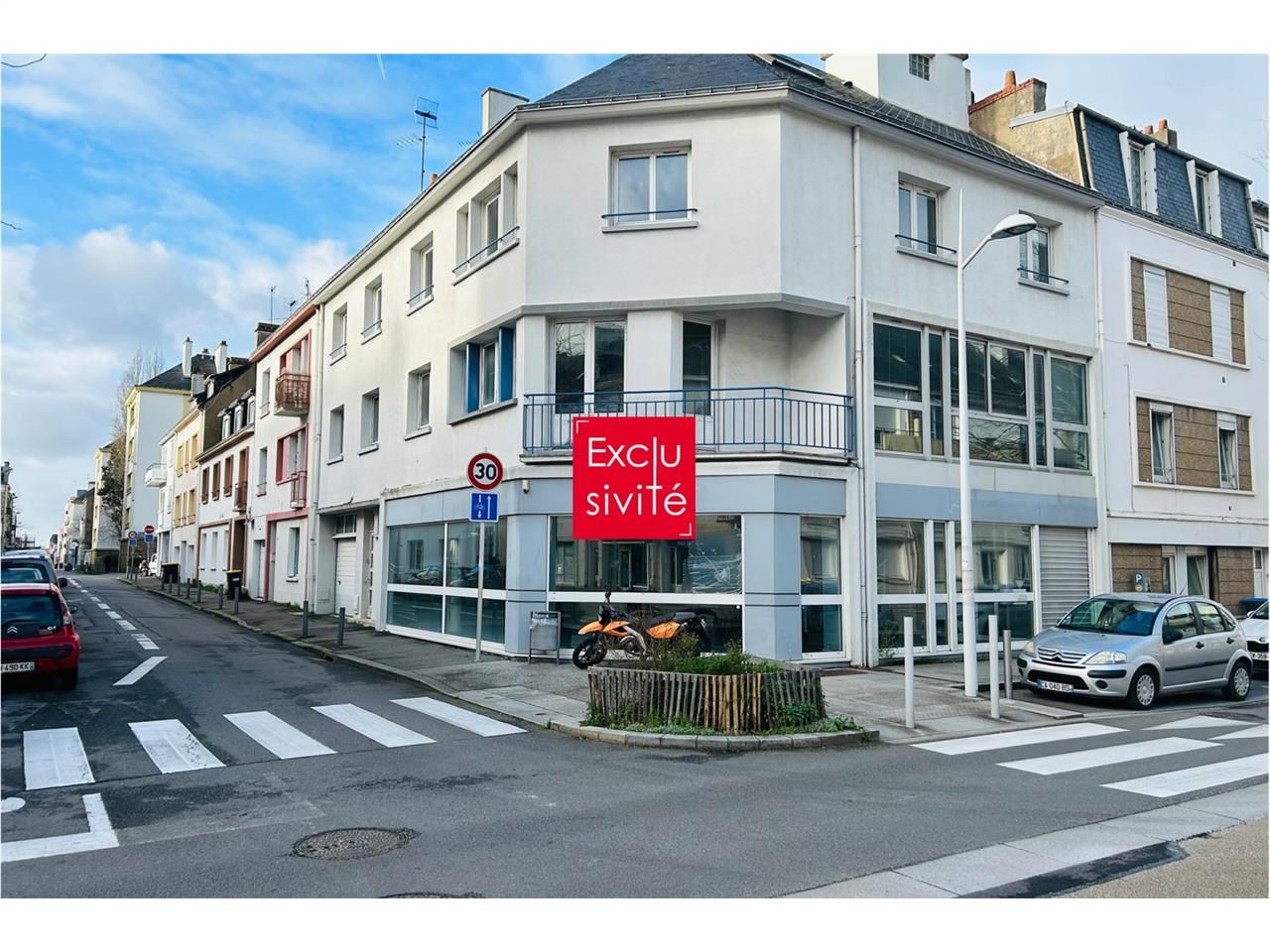 Situé dans le centre ville de St Nazaire, entre l