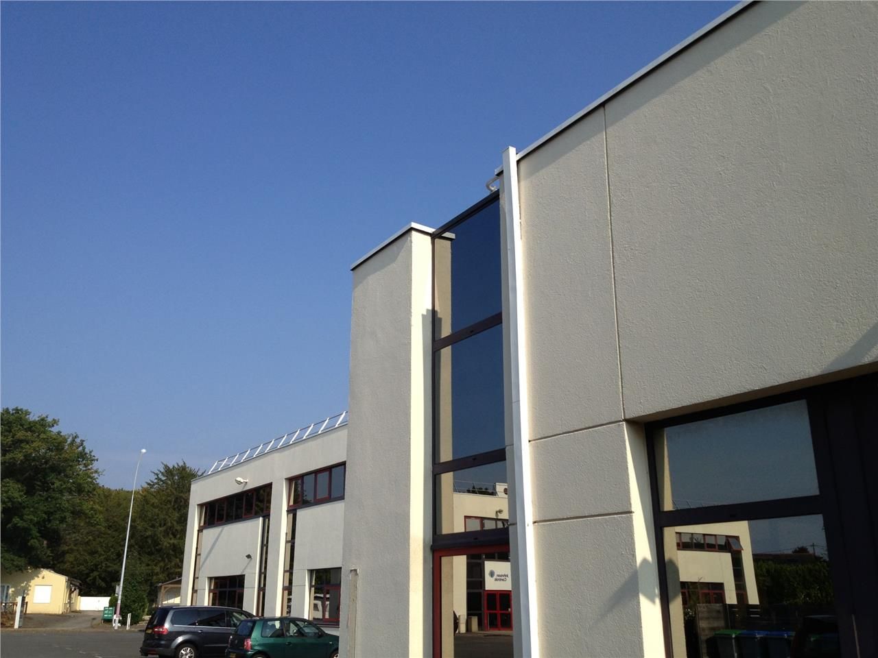 À Carquefou, le long de la route de Paris, nous v