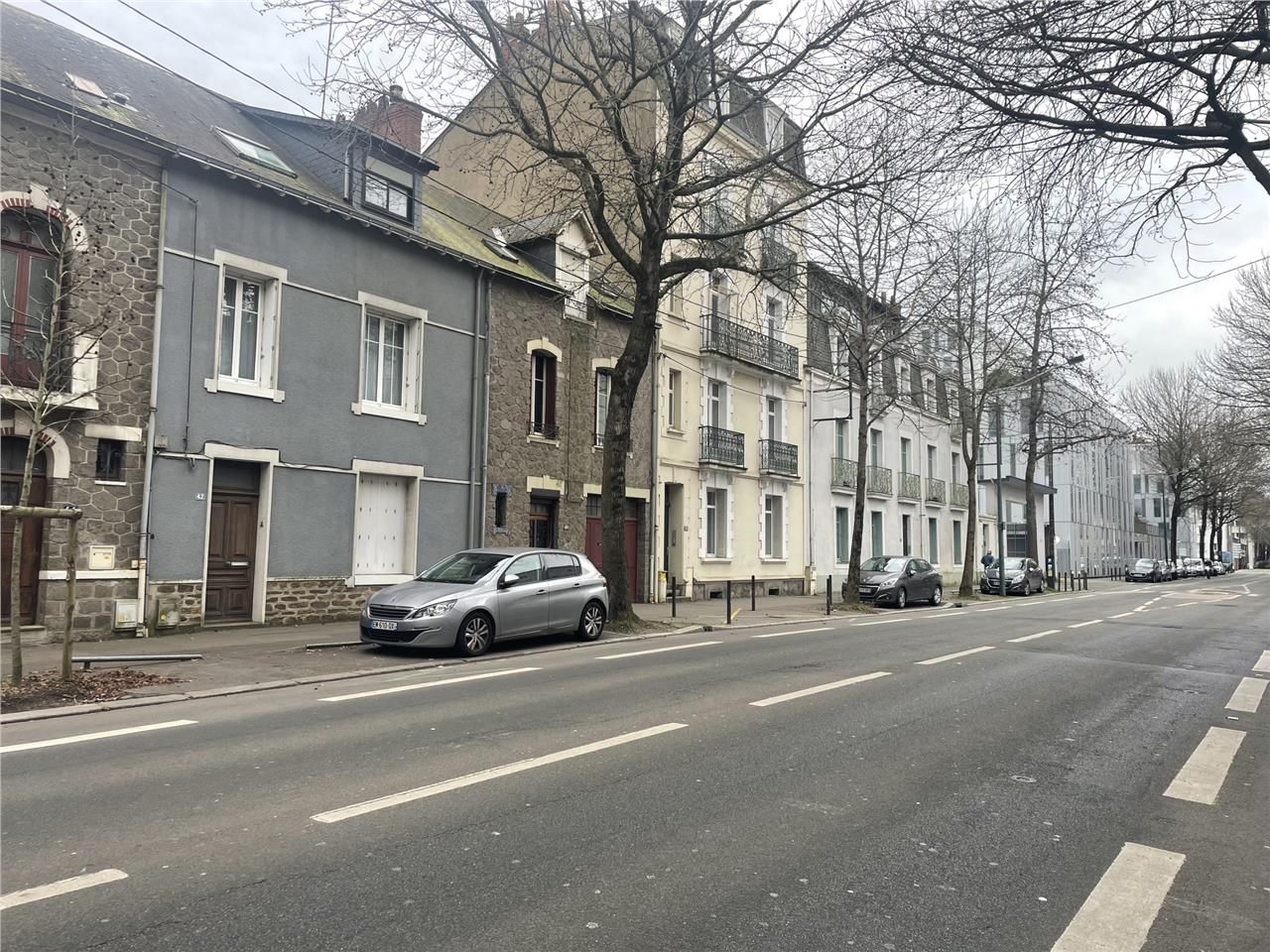 Deux locaux disponibles à la location sur deux ni