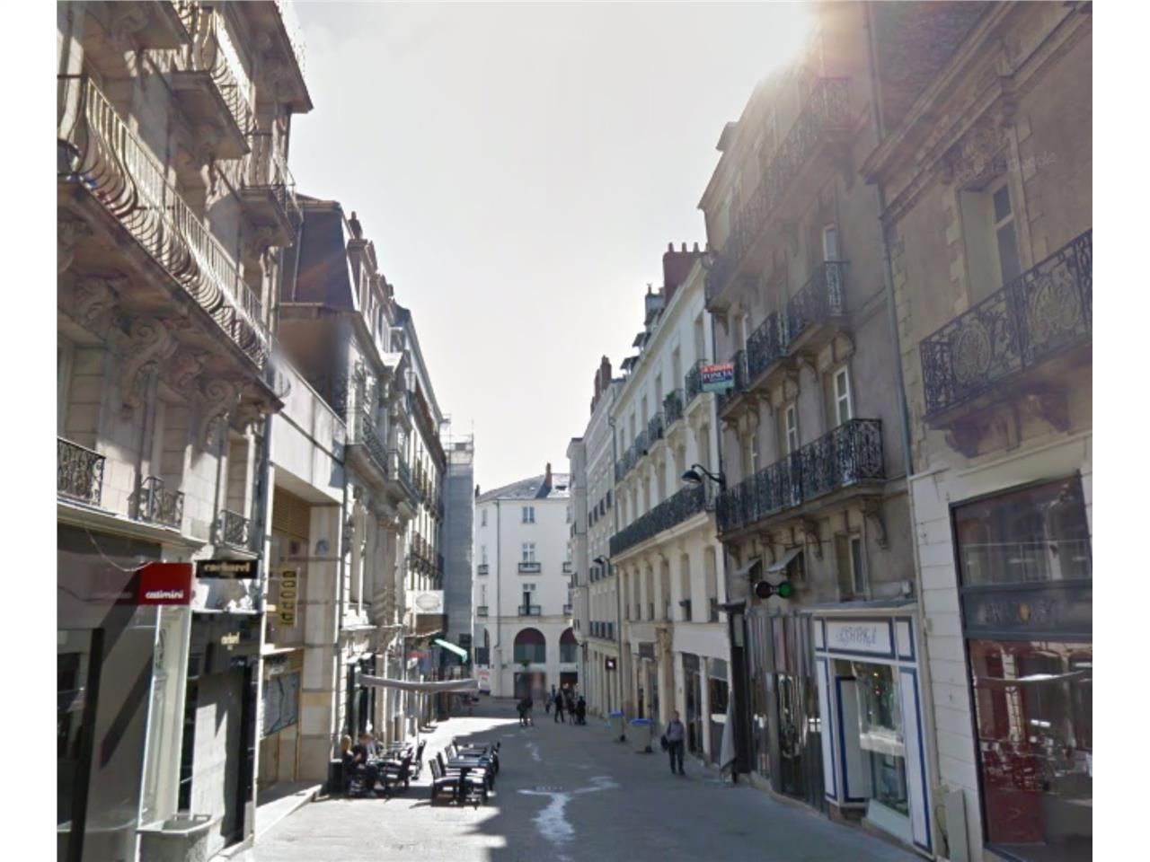 Nous vous proposons à la location un local commer