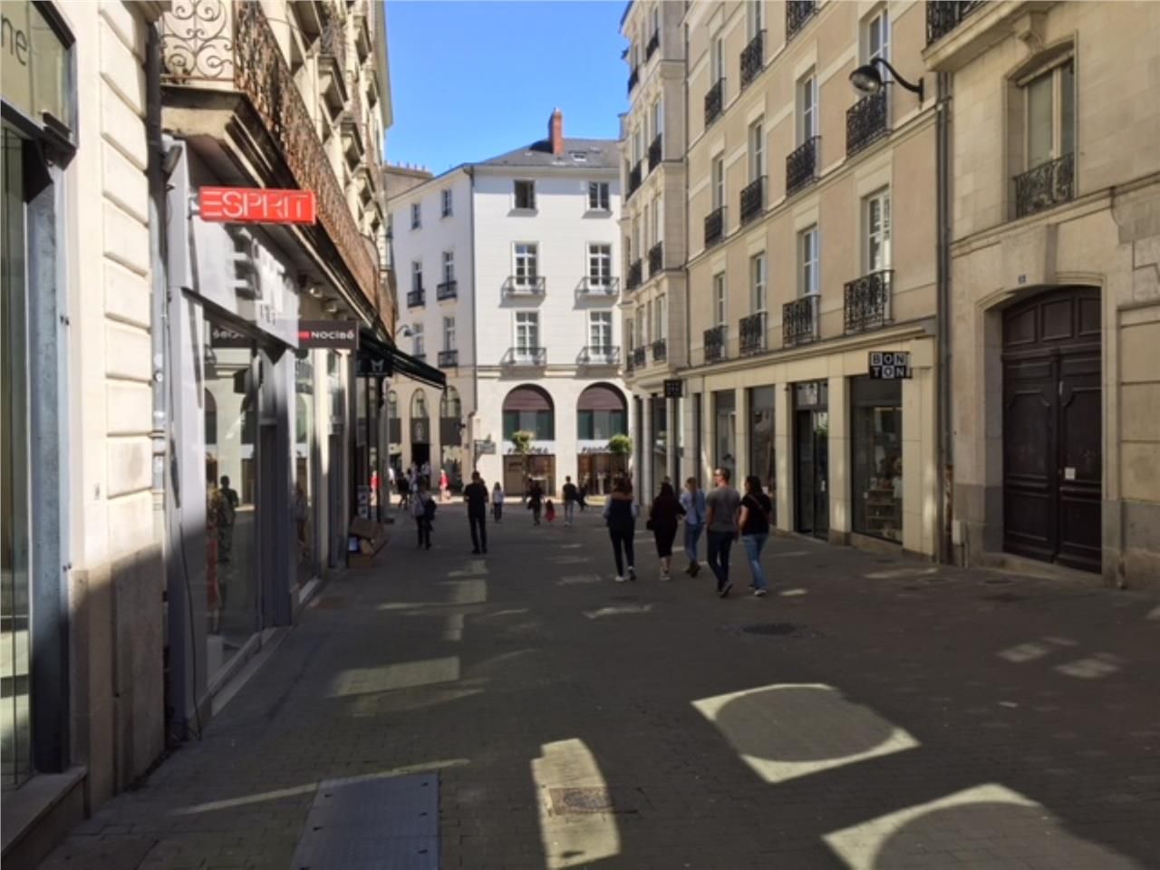 Très belle surface commerciale d'environ 120 m2 e