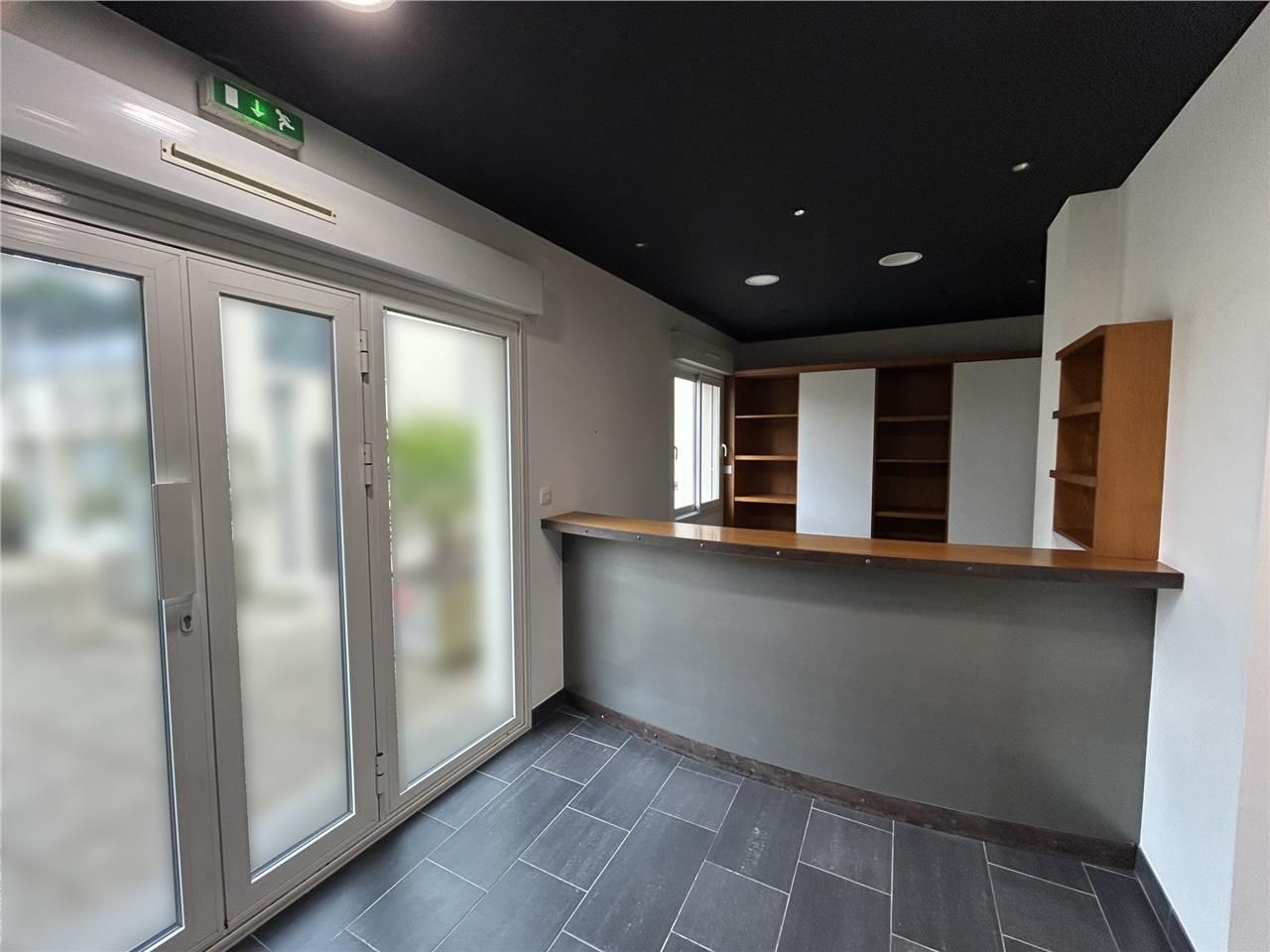 Local commercial de 75 m2 disponible à la locatio