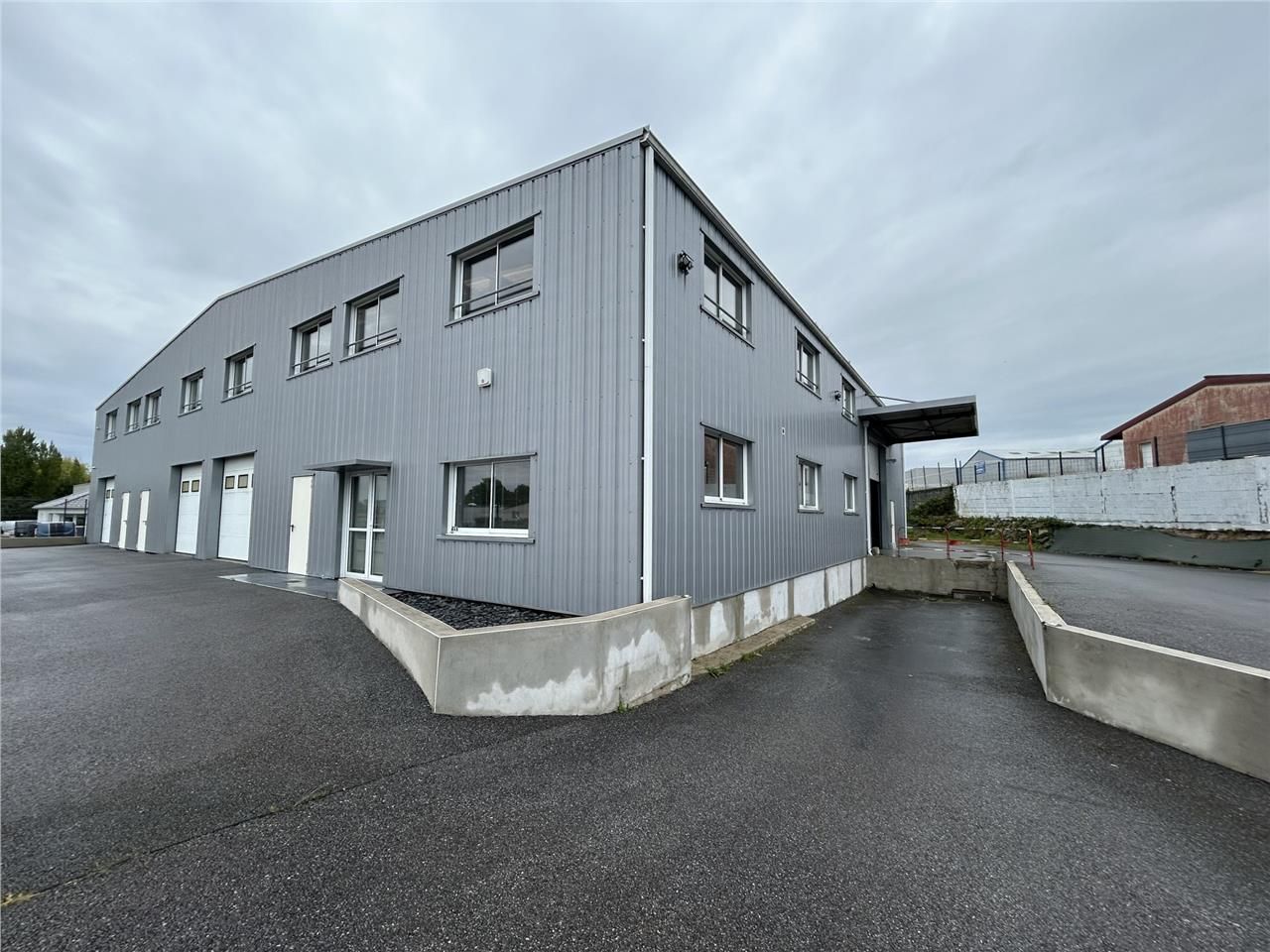 Au coeur de la zone d'activité dynamique et reche