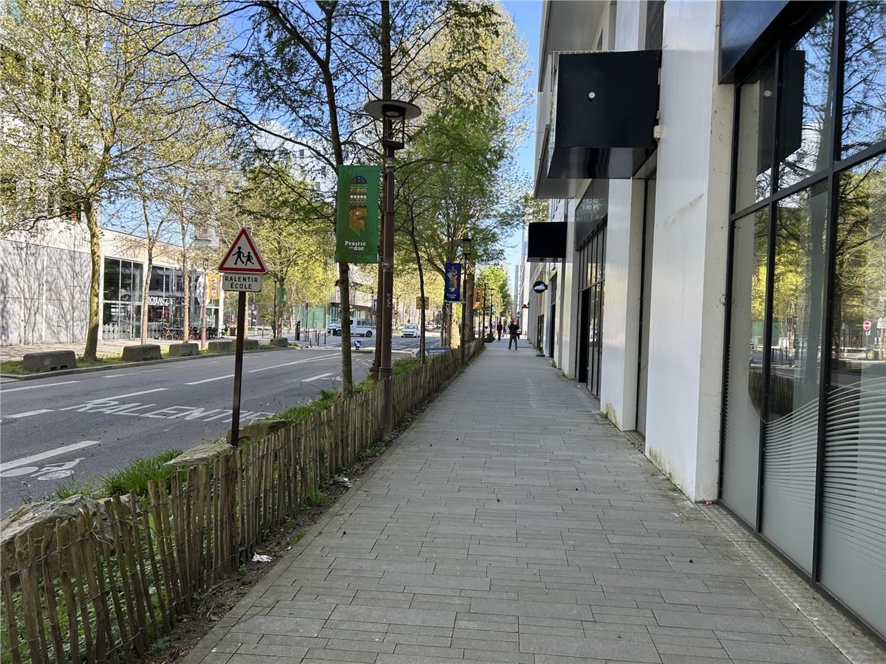 Disponible à la location une cellule de 210 m2 si