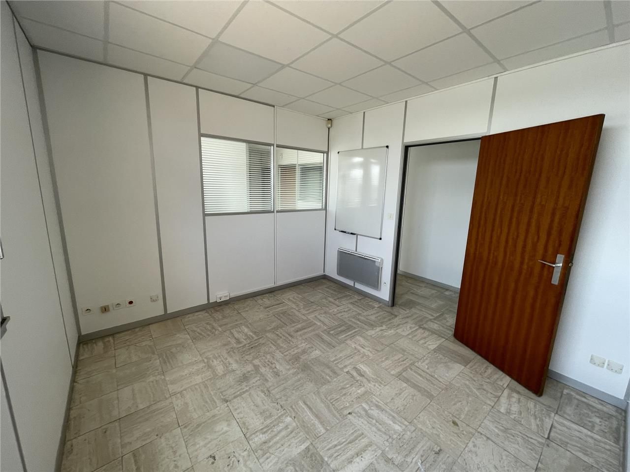 Sur une assiette foncière de 1 900 m2, nous vous 