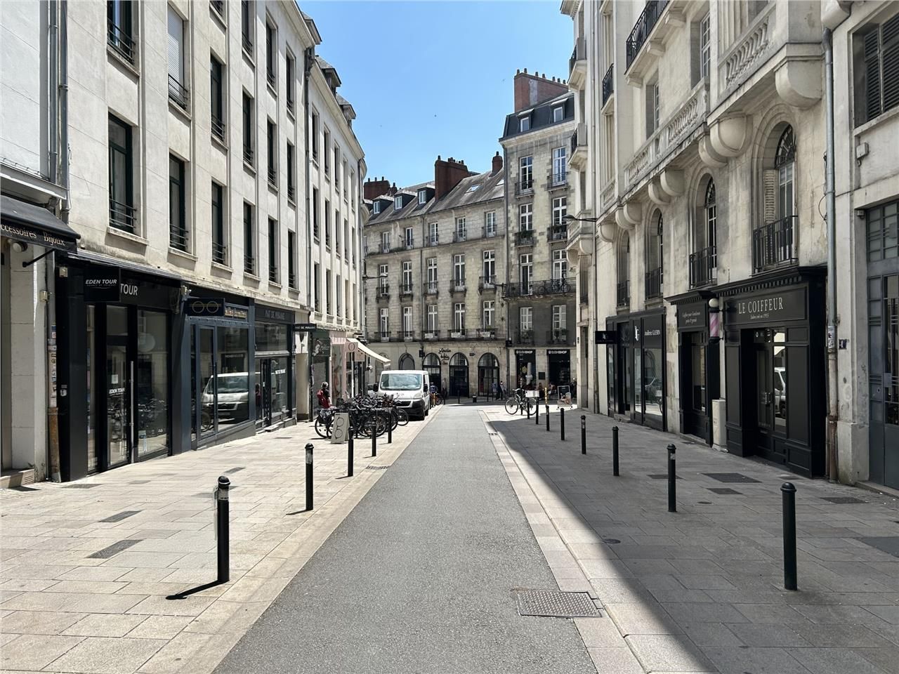 Très beau magasin situé dans une rue haut de gamm