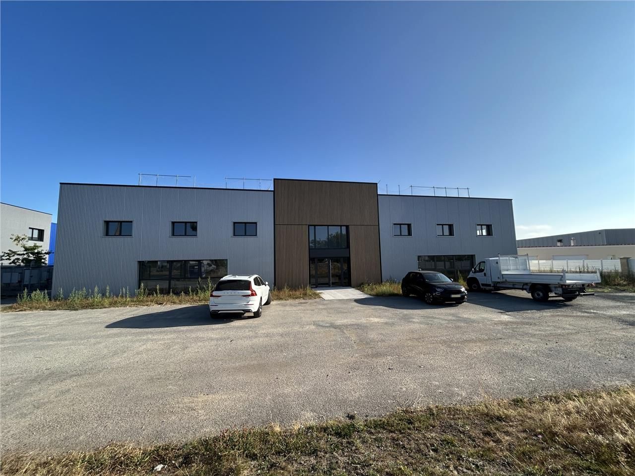 Proche des axes auto-routiers, nous vous proposon