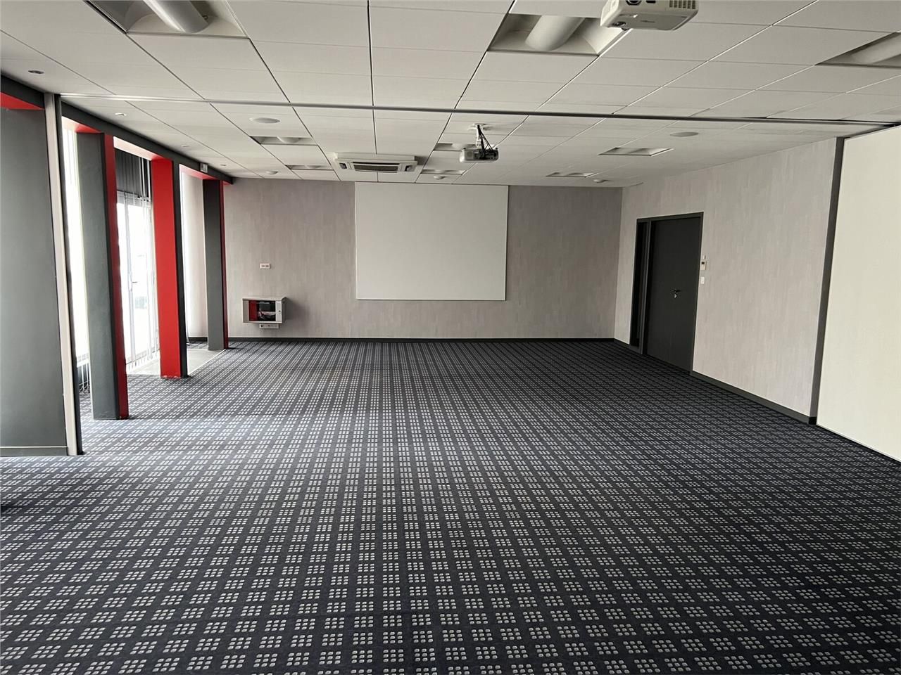 Situés au pied de la gare SNCF Sud de Nantes, nou