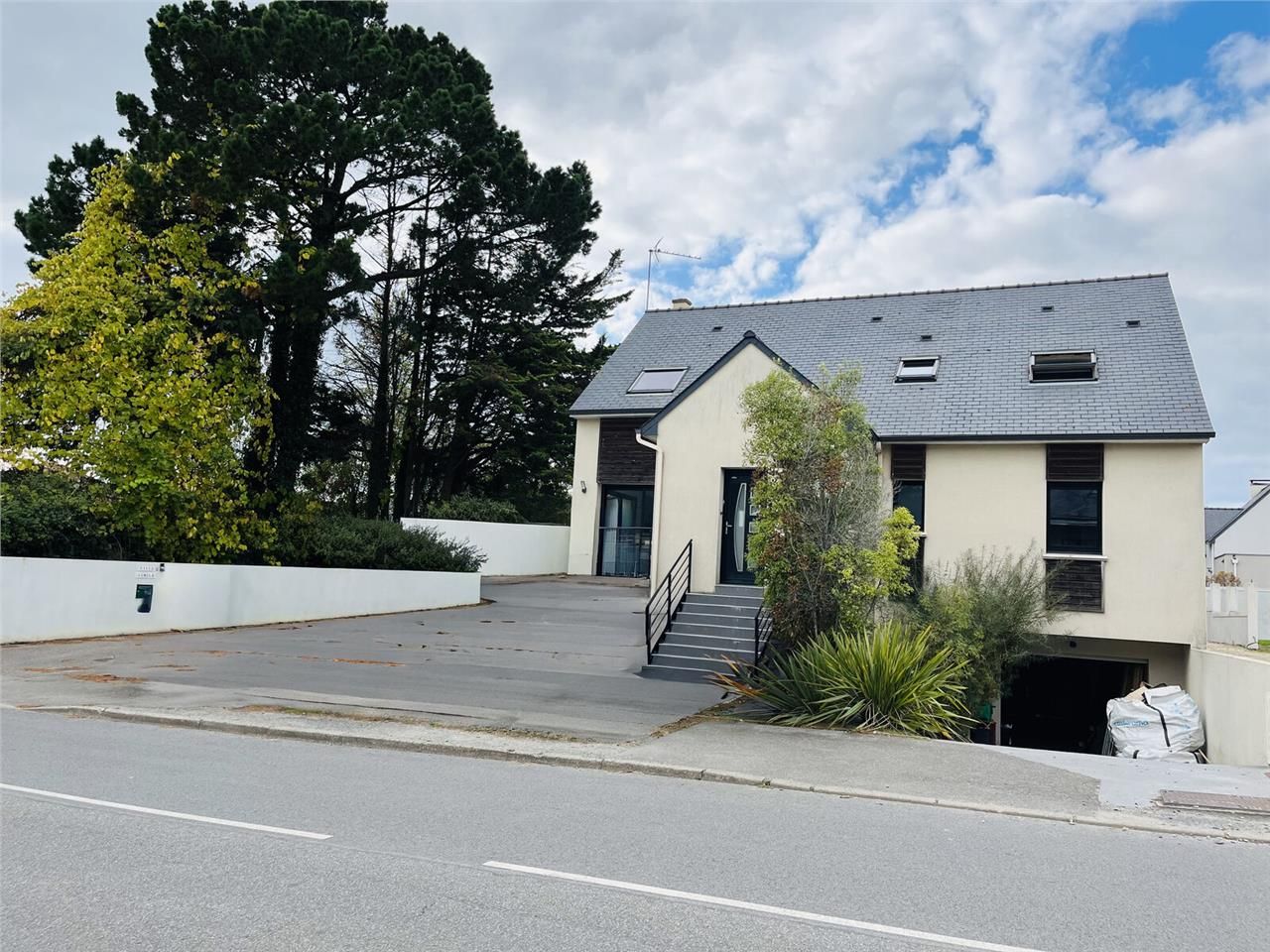 Situé dans le quartier de Saint-Marc S/Mer à Sain