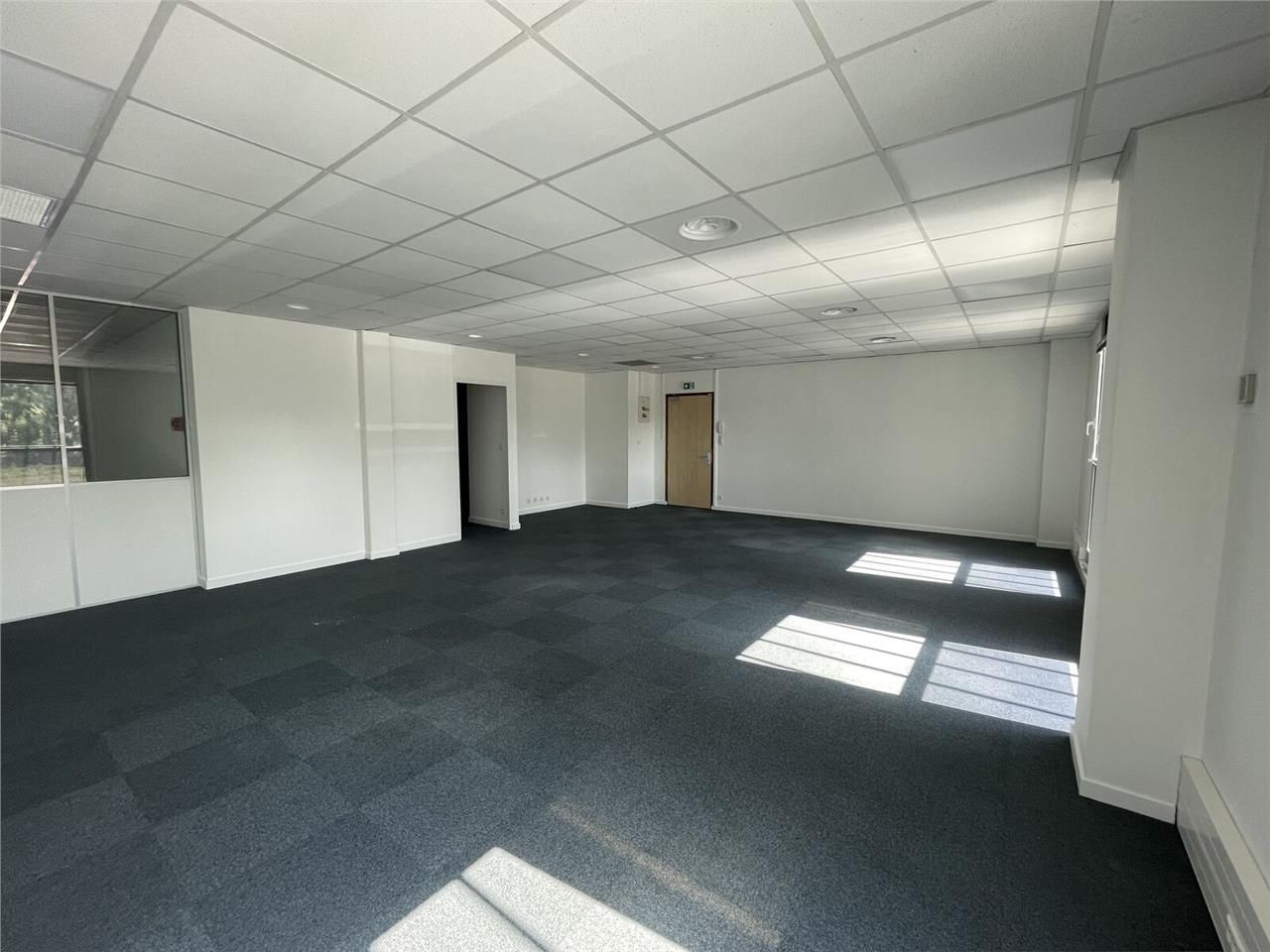 Nous vous proposons à la location des surfaces de