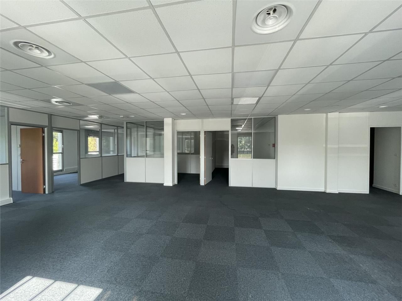 Nous vous proposons à la location des surfaces de