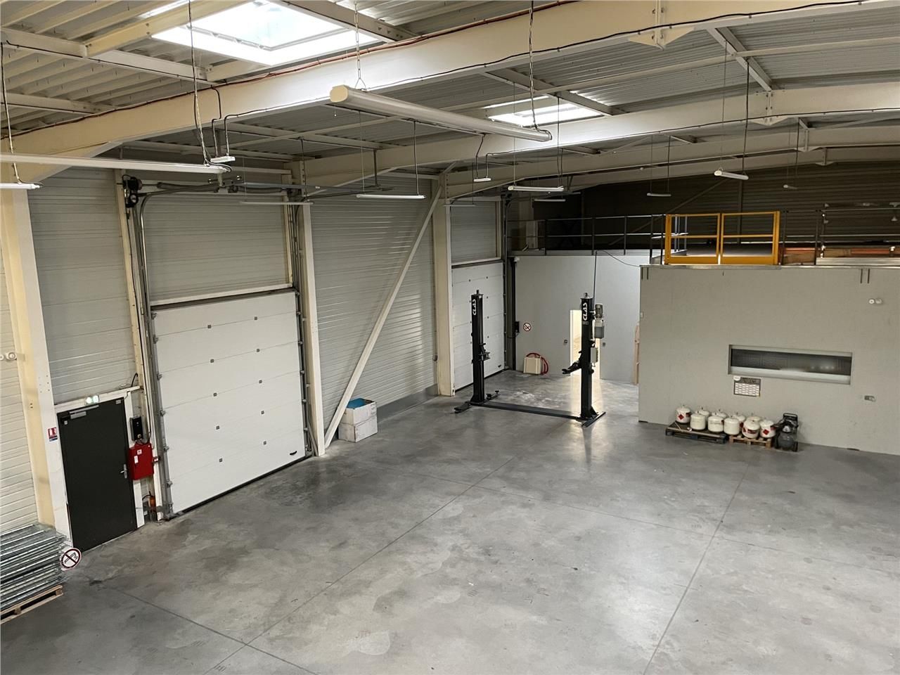 Idéalement situé avec un accès logistique de 1er 