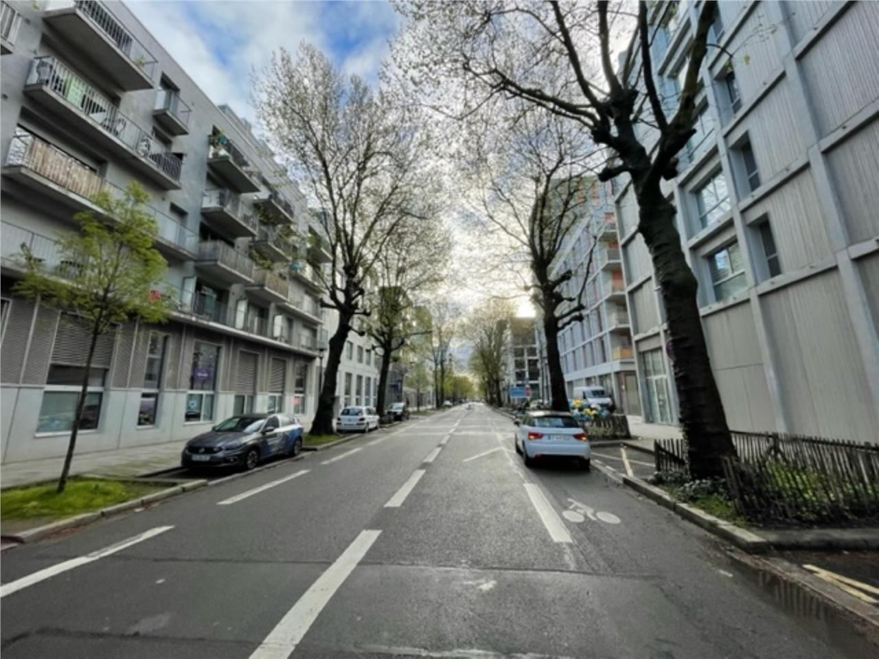 Local situé sur l'ile de Nantes dans un environne
