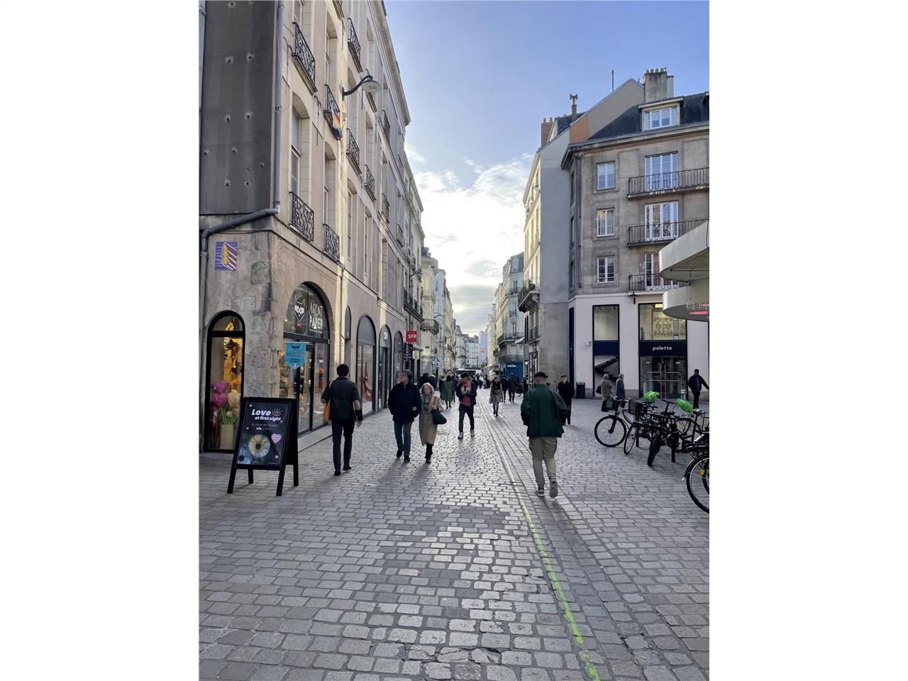 Arthur Loyd vous propose à la location un local c