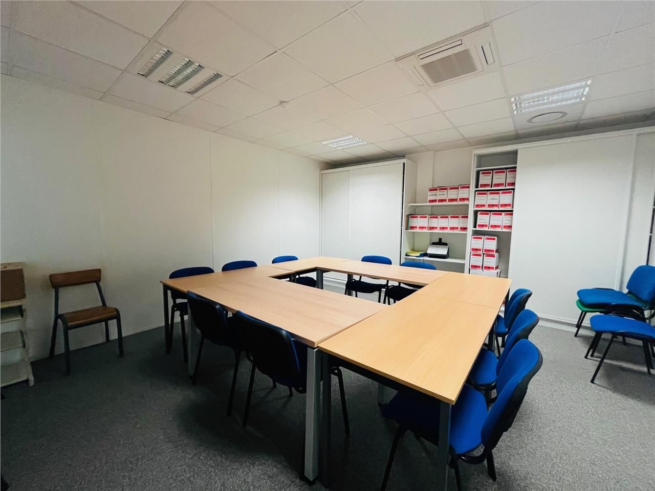 Situé dans le zone tertiaire de Trignac à proximi