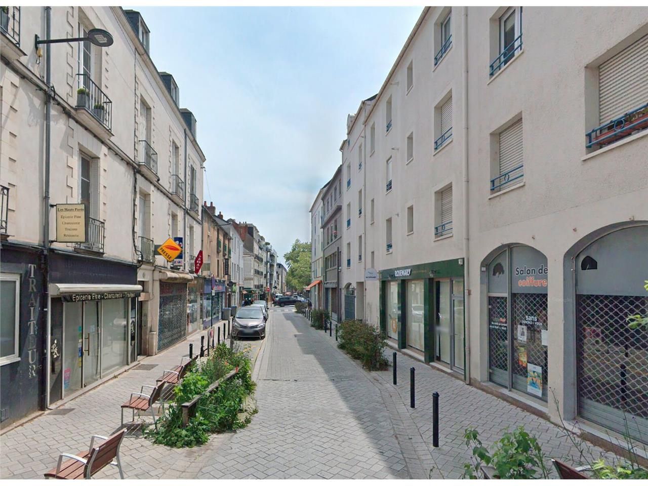 A louer local commercial de 55 m2 plus deux place