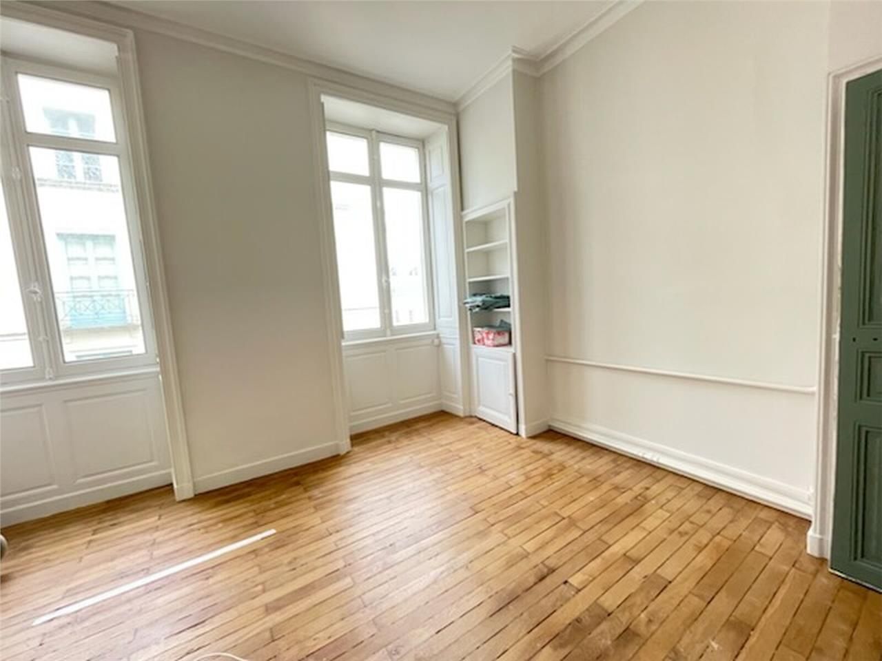 Située face à la Cathédrale de Nantes, nous vous