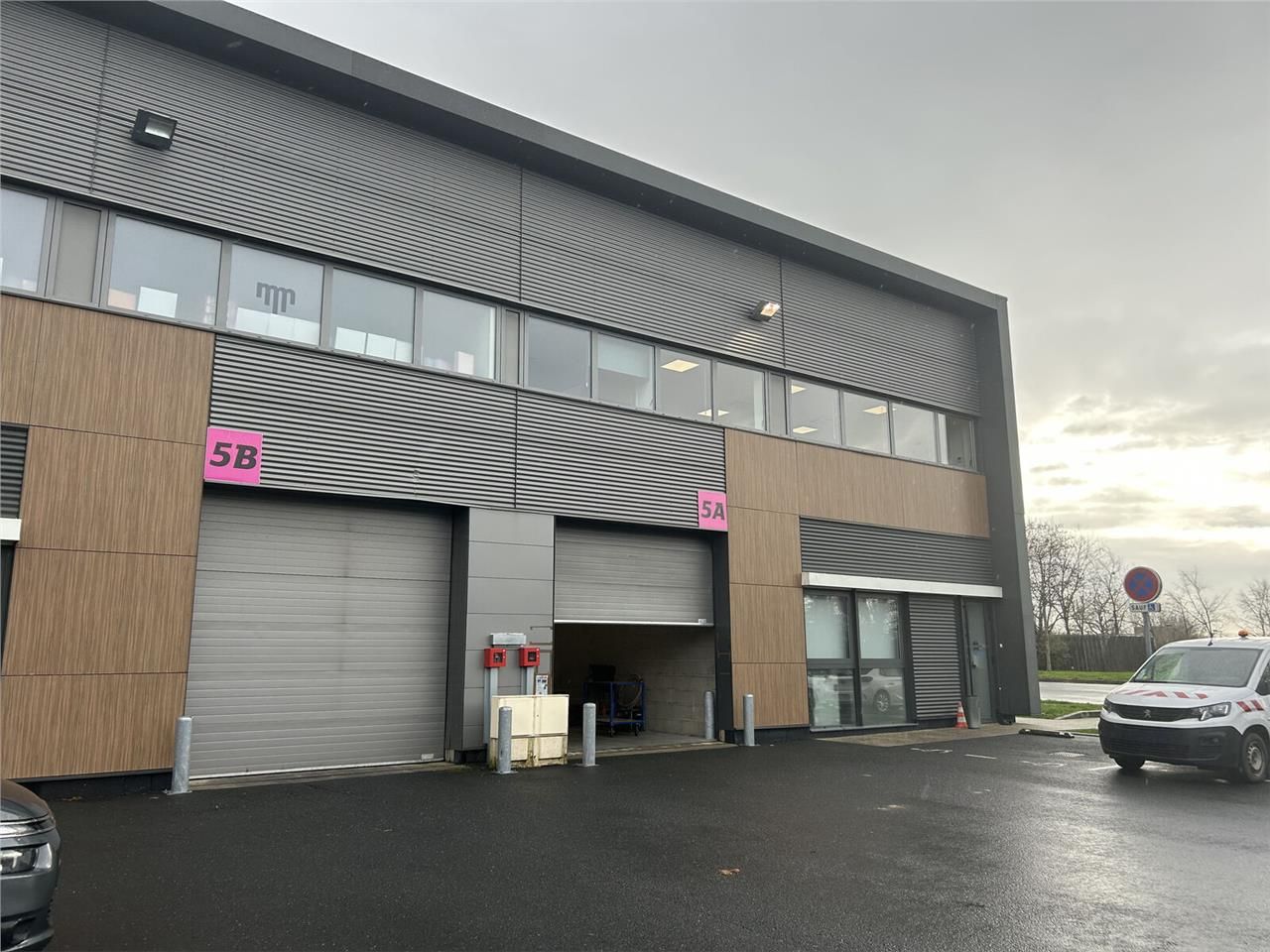 Dans un parc d'activité dans le nord ouest, nous 