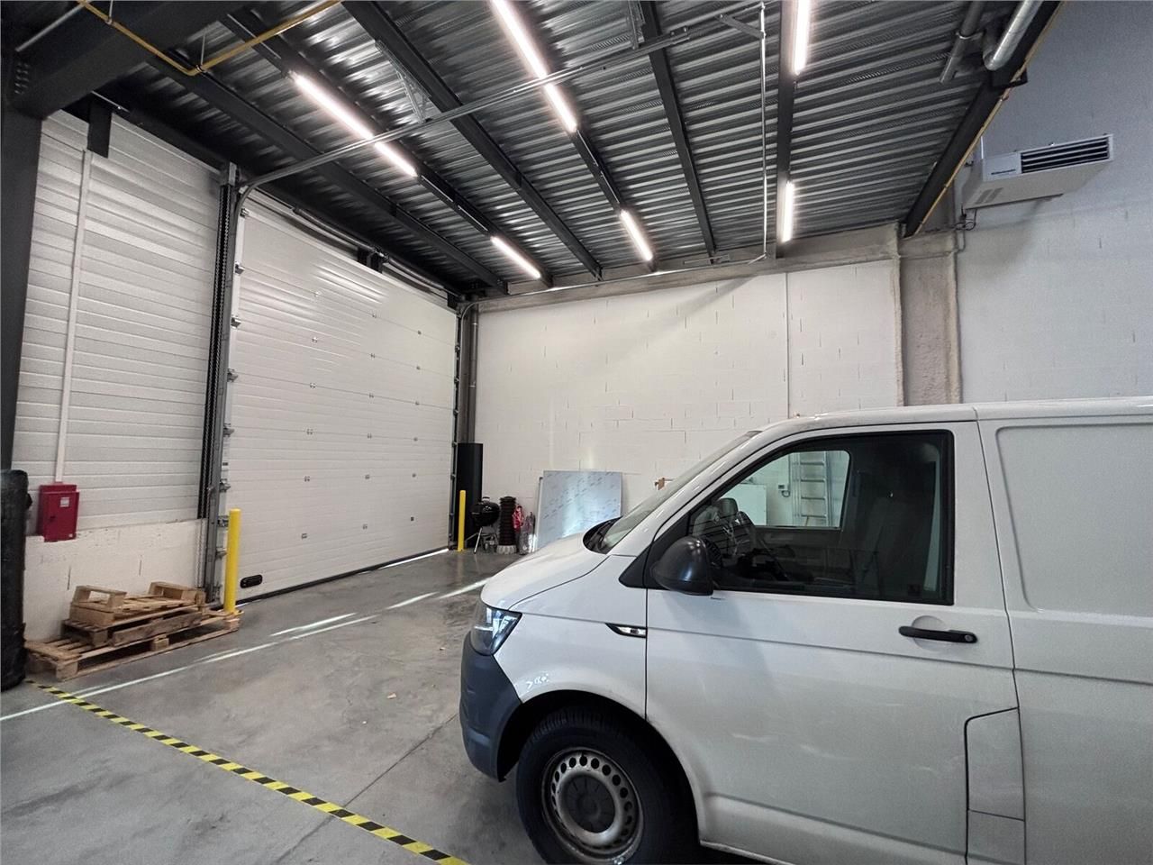 Nous vous proposons un local d'activité d'environ