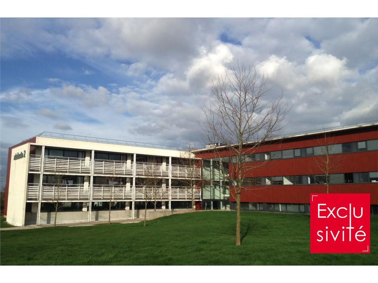 Au coeur du parc tertiaire du Moulin Neuf et à pr