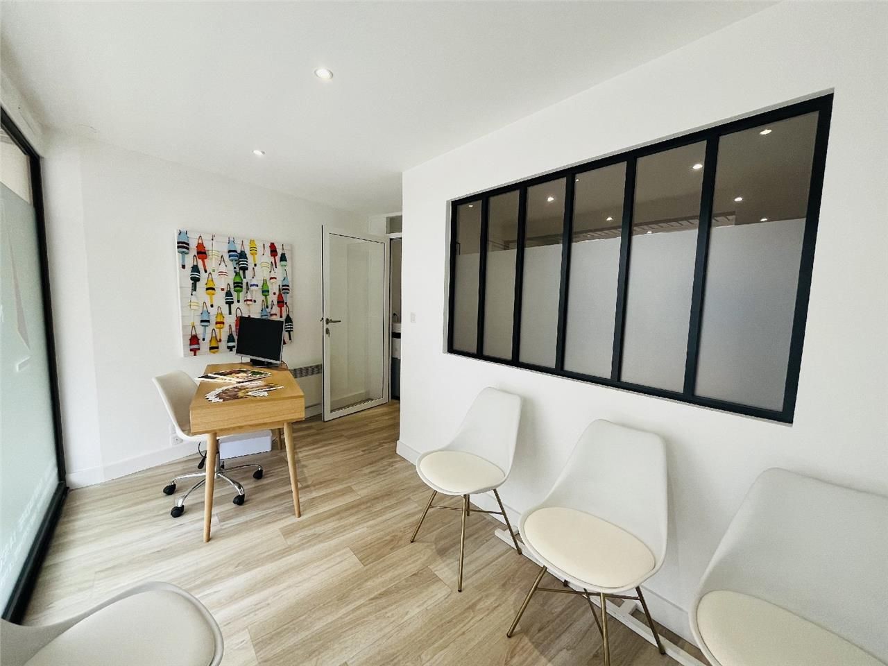 Situé au coeur de l'activité commerciale de La Ba