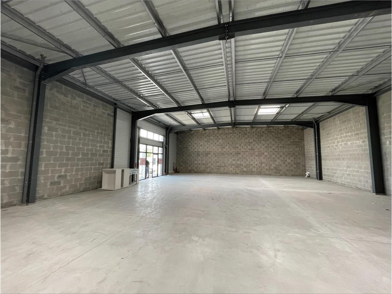 Cellule commerciale 450 m2 Cholet - Location avec
