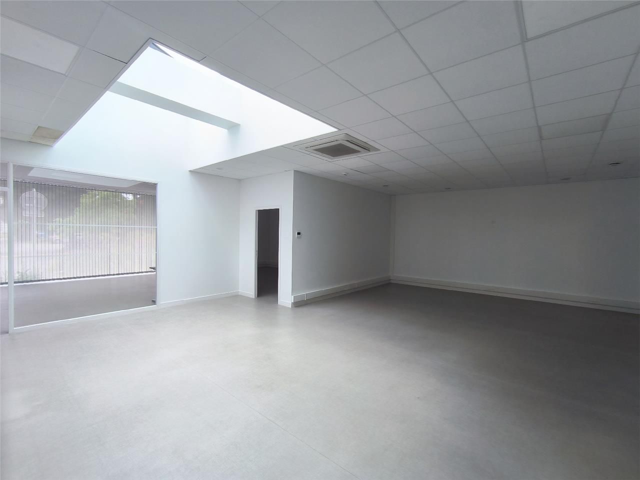 En plein centre-ville de St Nazaire, Arthur Loyd 