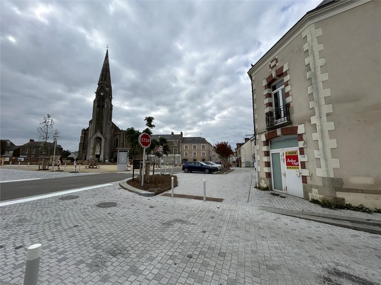 Situé en plein bourg de Bouvron, cet immeuble est