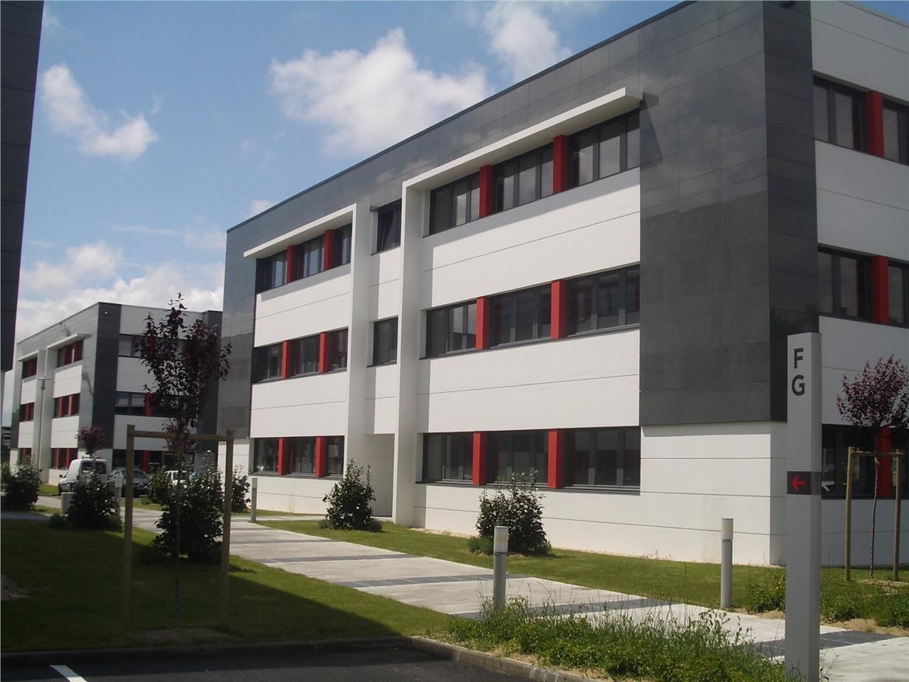 **"Bureaux à Louer à SAINT HERBLAIN - 113 m² non