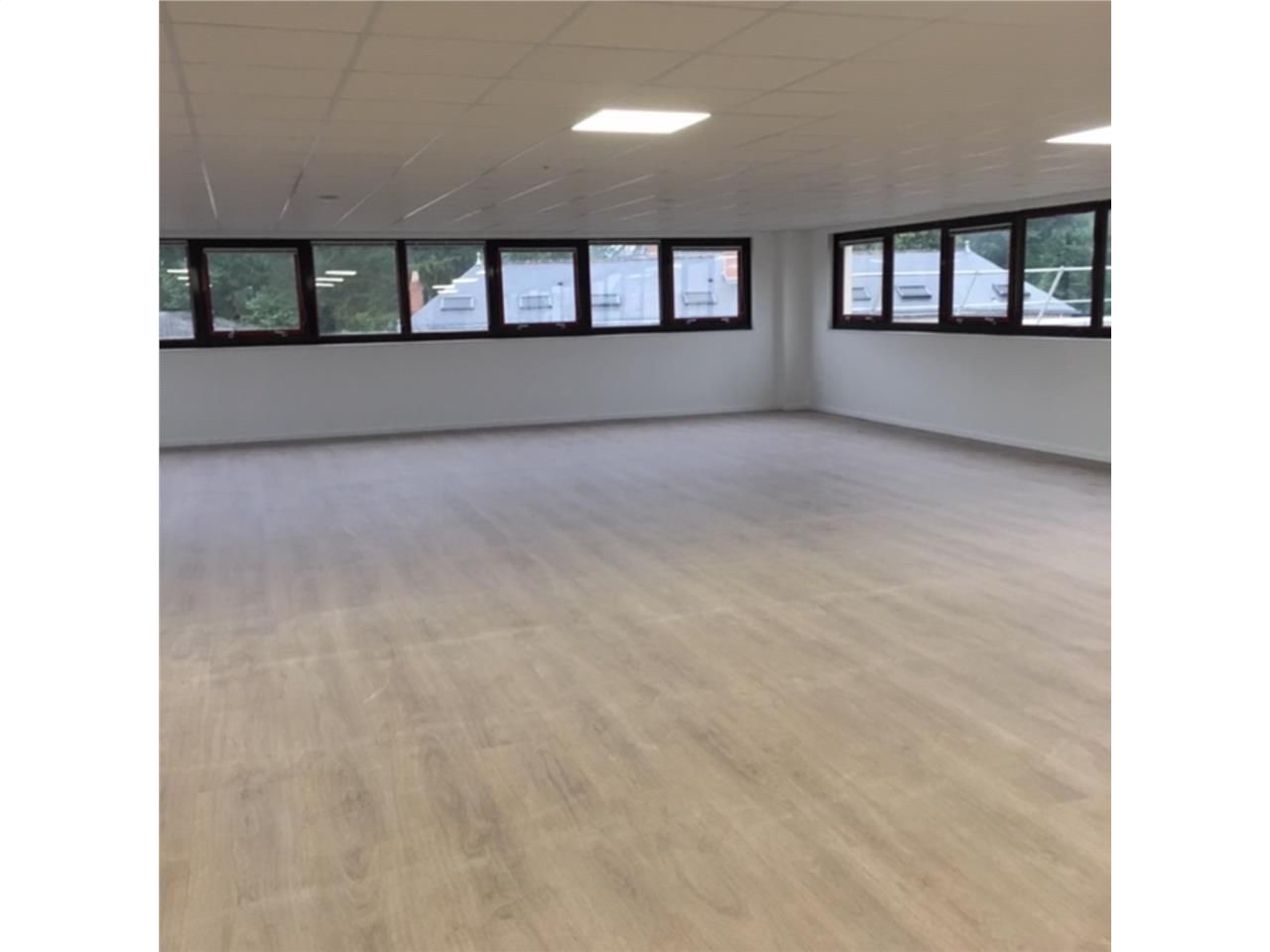 À Carquefou, le long de la route de Paris, nous v