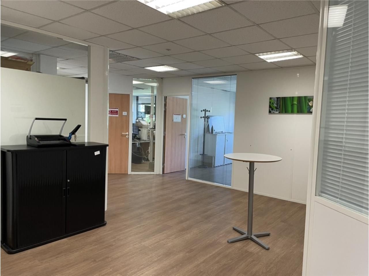 À louer, des bureaux rénovés de 225 m² situés au 