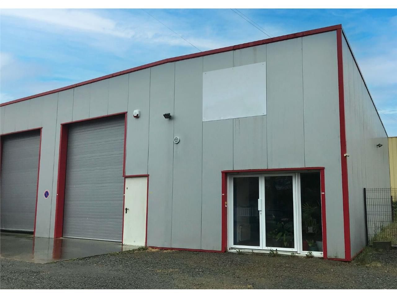 Proche des axes, nous vous proposons un bâtiment 