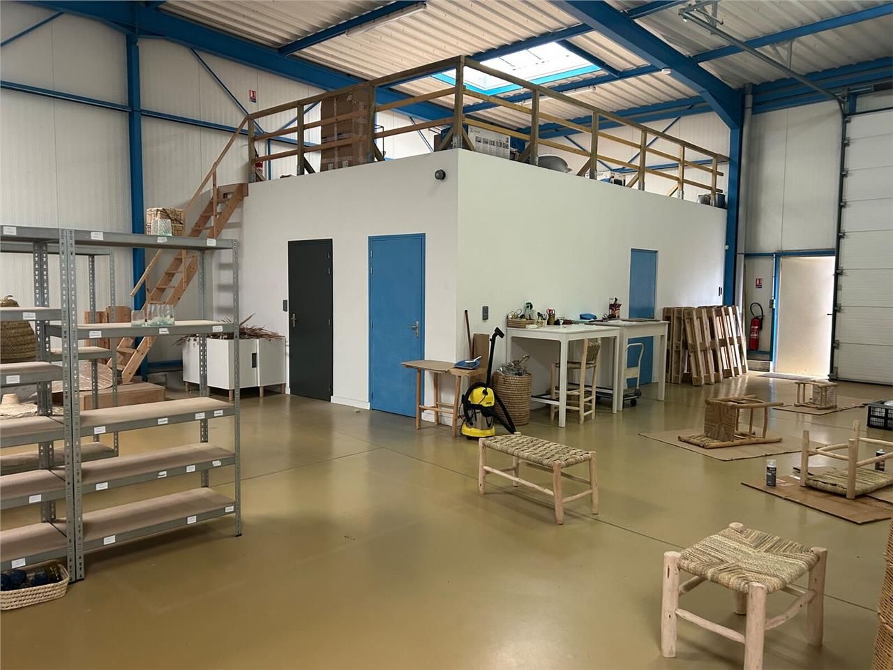 Proche des axes, nous vous proposons un bâtiment 