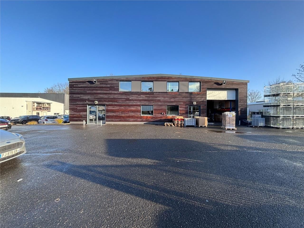 Locaux d'activité de 560 m² non divisibles à Vend