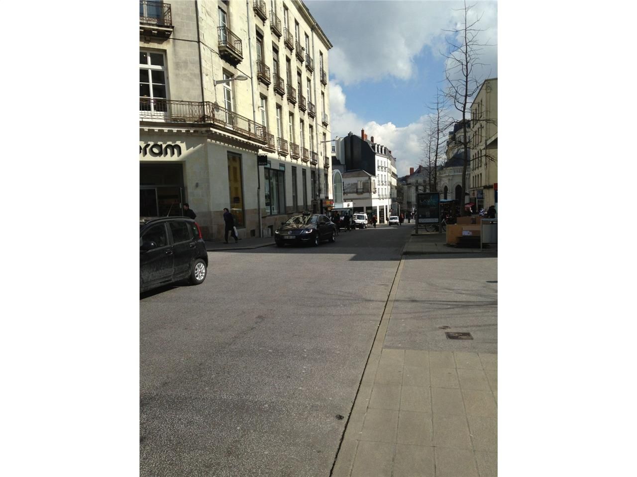 Local commercial se trouvant sur une grande artèr