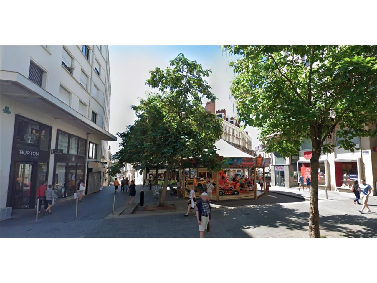 Local commercial placé dans un environnement de p