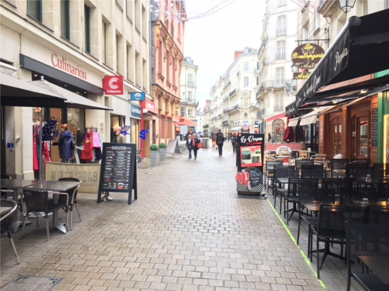 Nous vous proposons un local commercial situé dan