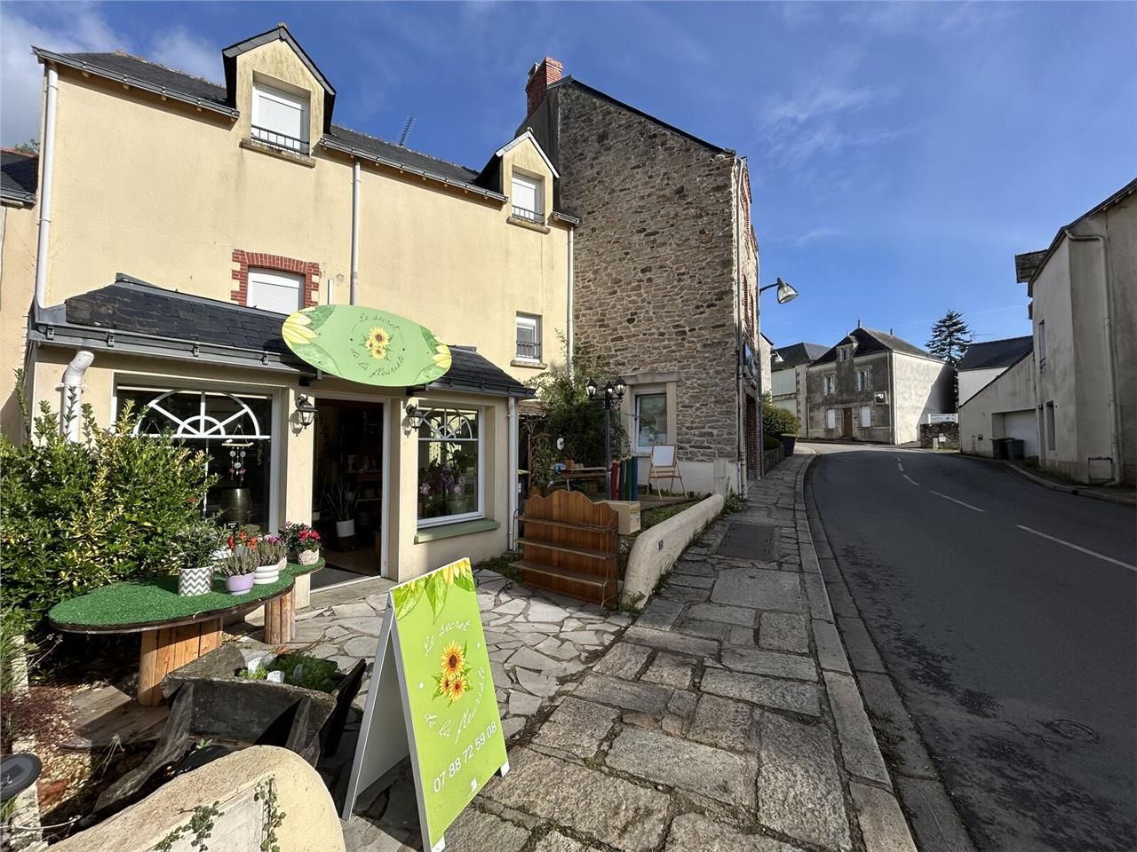 Local commercial situé en entrée de commune venan