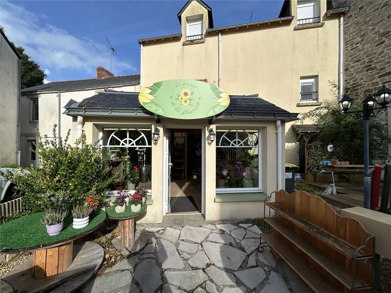 Local commercial situé en entrée de commune venan