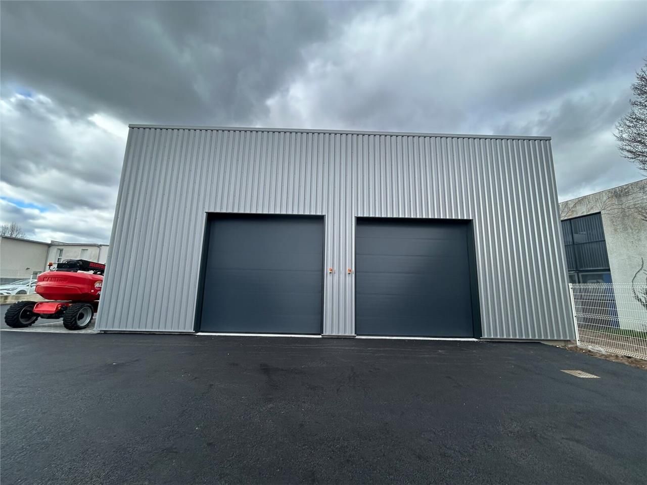 Dans une petite zone d'activité du nord est de Na